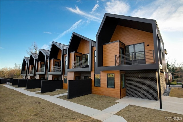 view of front of house with an outdoor hangout area