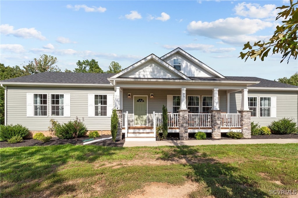 view of front facade with a front yard and covered porch