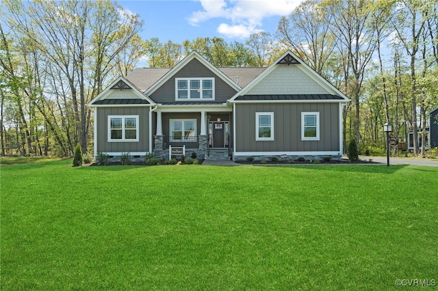 craftsman inspired home featuring a front yard and a porch