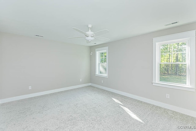 unfurnished room with carpet flooring and ceiling fan