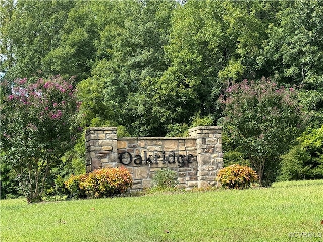 community sign featuring a lawn