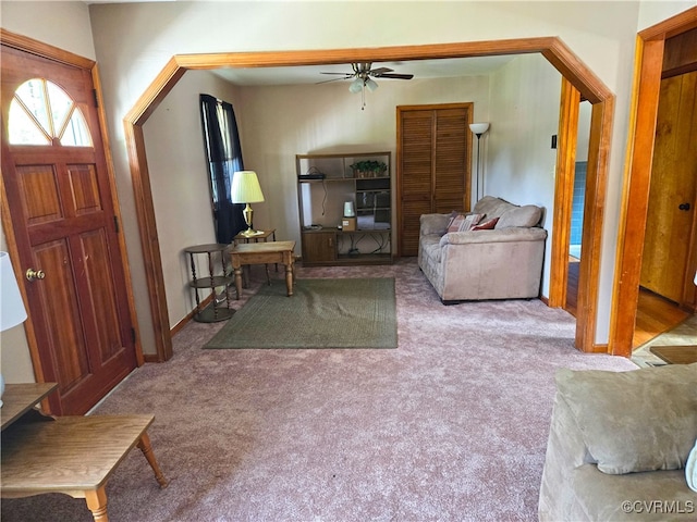 carpeted foyer featuring ceiling fan