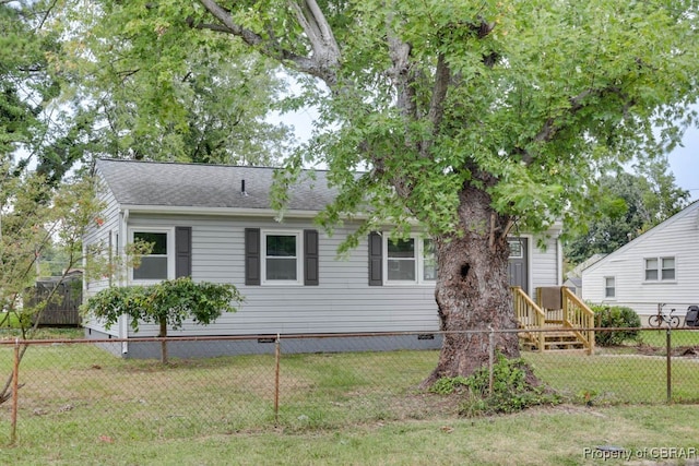 view of front of house featuring a front yard