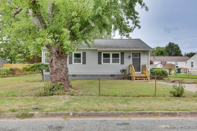 view of front facade with a front lawn