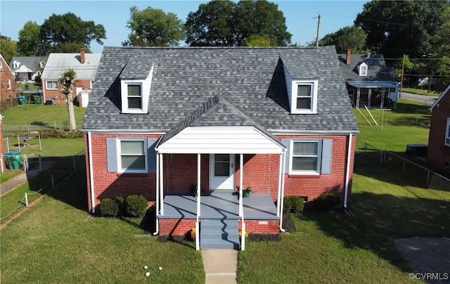 view of front of property featuring a front yard