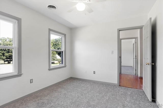 carpeted empty room featuring ceiling fan