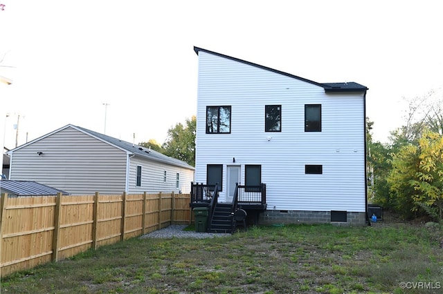 back of house featuring a yard