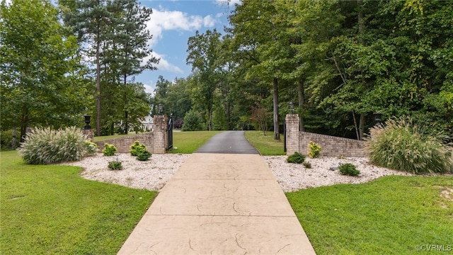 view of home's community featuring a yard