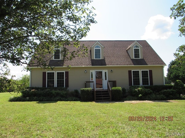 cape cod-style house featuring a front yard