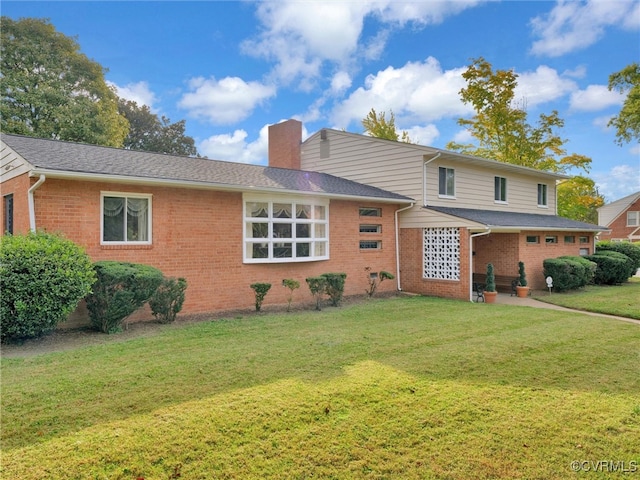 view of front facade featuring a front lawn and a patio area