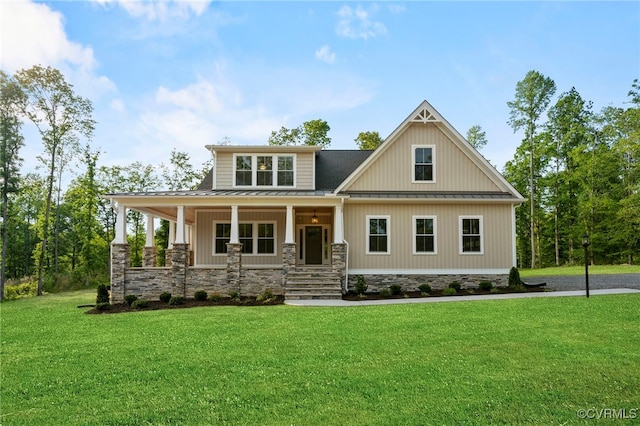 craftsman inspired home featuring covered porch and a front yard