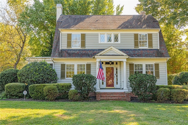 view of front of house featuring a front yard