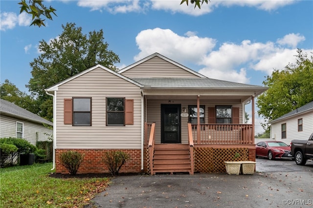 bungalow featuring a porch