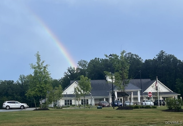 view of front of house with a front yard