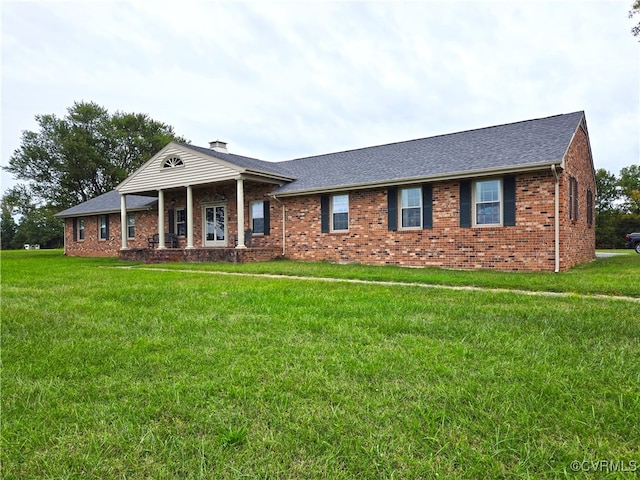 single story home featuring a front lawn