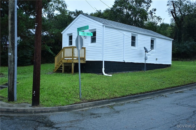 exterior space featuring a front lawn