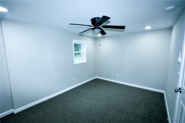 carpeted empty room featuring ceiling fan