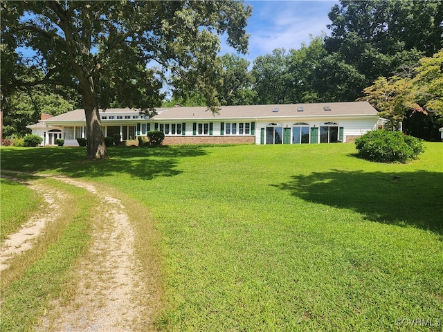 view of front of house with a front yard