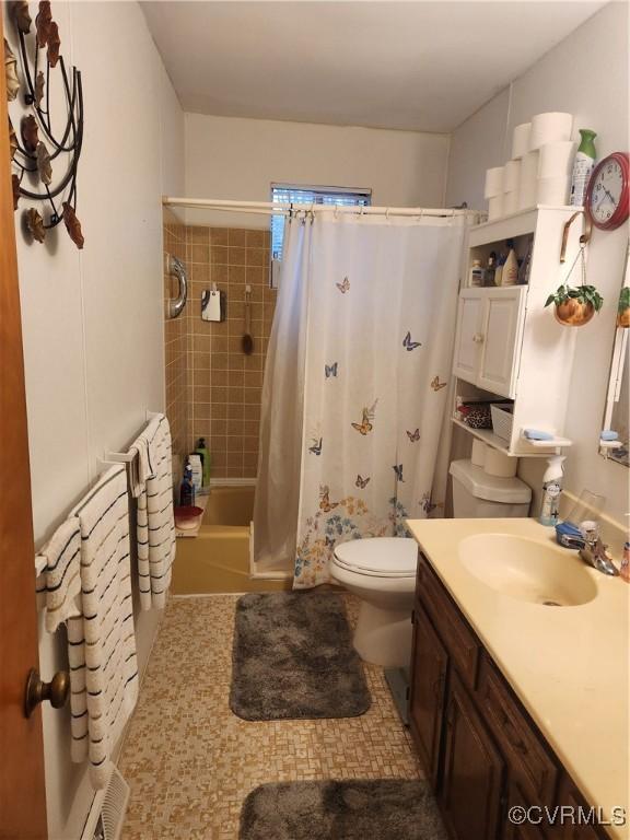 full bath with vanity, toilet, and a shower with curtain