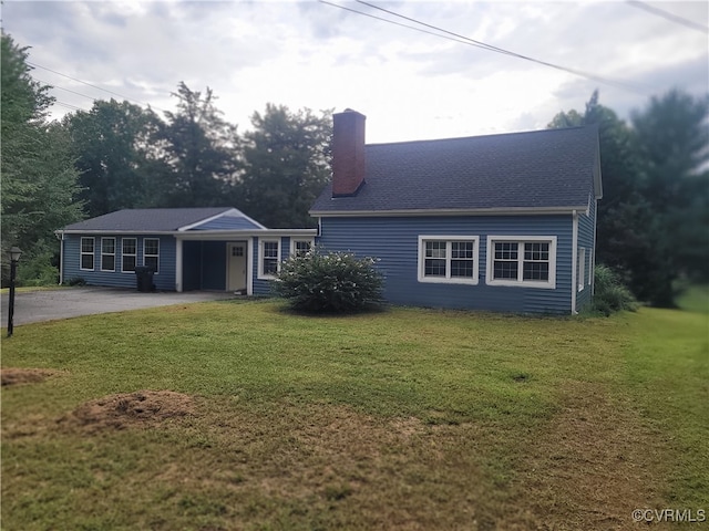 view of front of house with a front yard