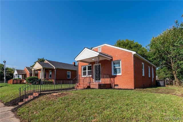 view of front of home featuring a front lawn