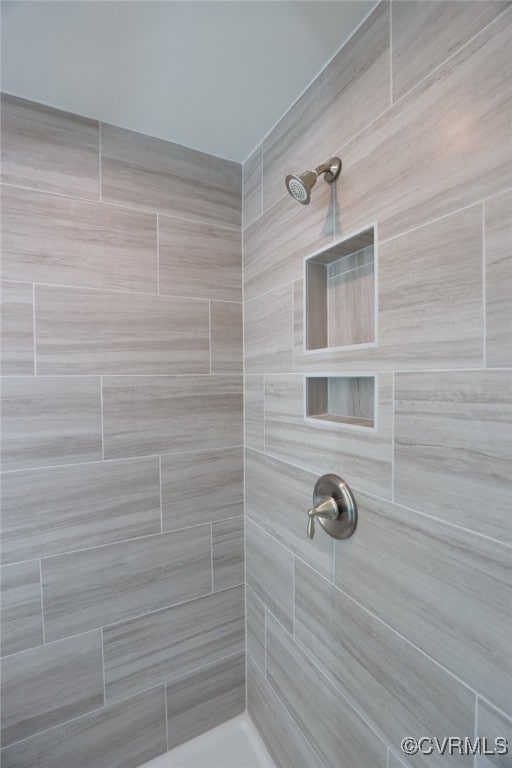 bathroom featuring tiled shower