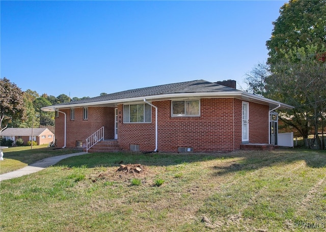 view of front facade with a front lawn