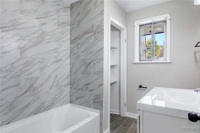 bathroom with vanity and tiled shower / bath