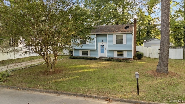 split foyer home featuring a front lawn