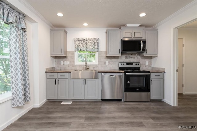 751 Jones St, Petersburg, VA 23803 - kitchen featuring stainless steel appliances, gray cabinetry, decorative backsplash, wood finished floors, and recessed lighting