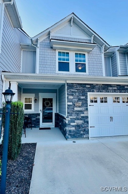 view of front of home featuring a garage