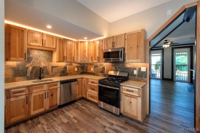 kitchen with stainless steel appliances, dark hardwood / wood-style flooring, sink, ceiling fan, and light brown cabinets