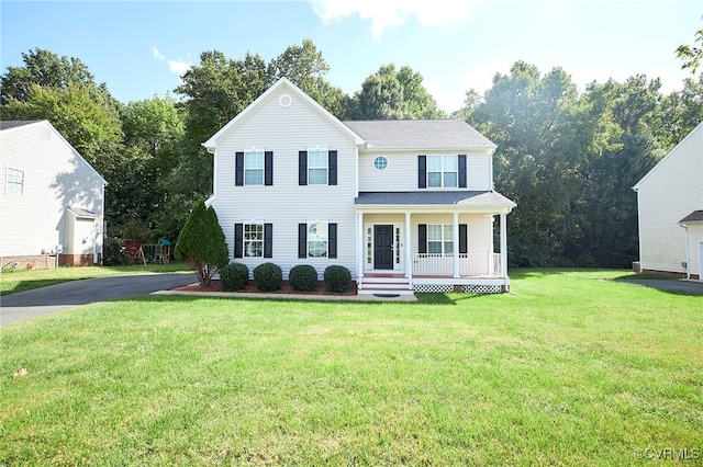 view of front of property featuring a front yard and a porch