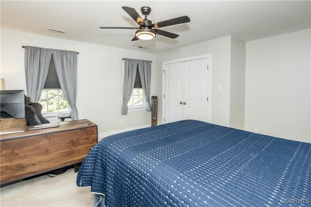 bedroom featuring carpet floors, baseboards, visible vents, and a ceiling fan