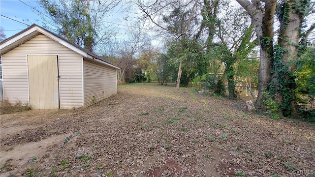 view of yard with a storage unit