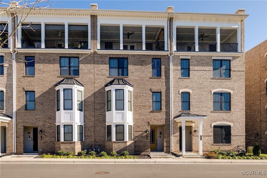 view of front facade