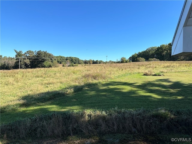 view of yard featuring a rural view