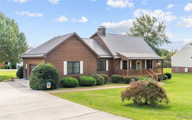 view of front of property featuring covered porch and a front yard