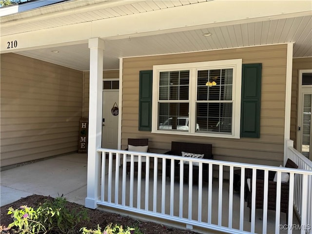 property entrance with covered porch