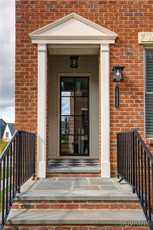 entrance to property featuring covered porch