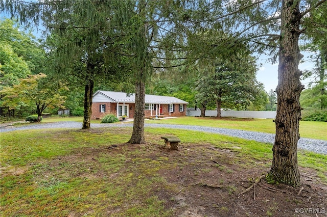 view of front of house featuring a porch and a front lawn