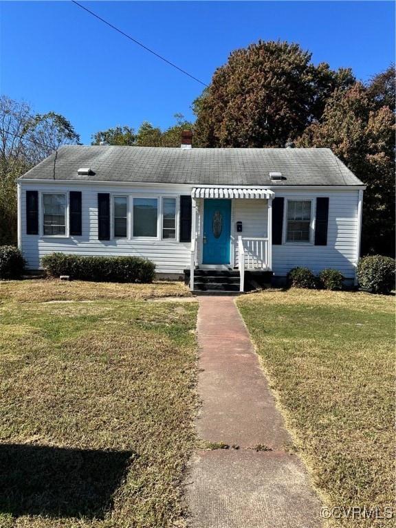 ranch-style house featuring a front lawn