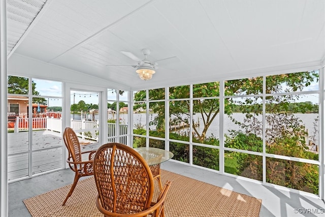 sunroom / solarium featuring lofted ceiling and ceiling fan