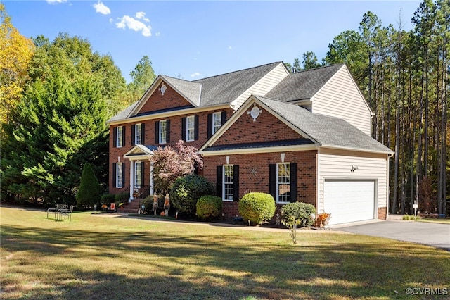 view of front of home featuring a front lawn