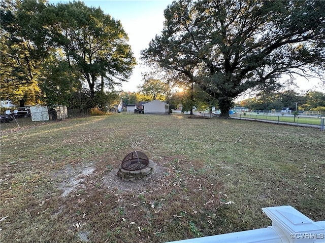 view of yard featuring an outdoor fire pit