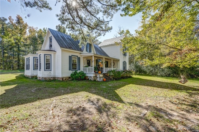 view of front of house featuring a front yard and a porch