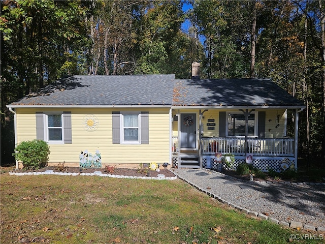 view of front facade featuring a front yard and a porch