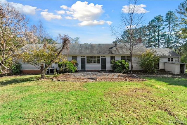 single story home featuring a front yard