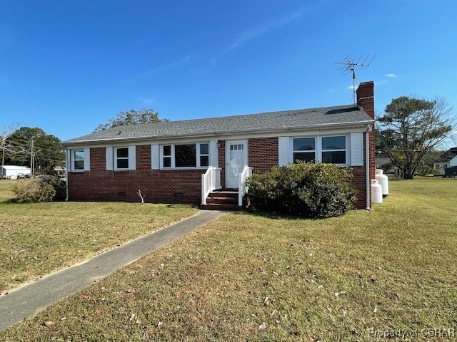 view of front of property with a front yard