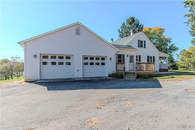 view of front facade featuring a garage